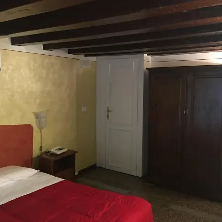 Guest house Palazzo Lion Morosini - Check In Presso Ai Santi Apostoli Venice