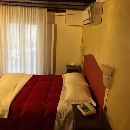 Palazzo Lion Morosini - Check In Presso Ai Santi Apostoli 3* Venice
