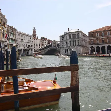 Palazzo Lion Morosini - Check In Presso Ai Santi Apostoli Guest house 3*
