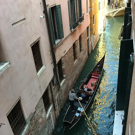 Palazzo Lion Morosini - Check In Presso Ai Santi Apostoli Guest house