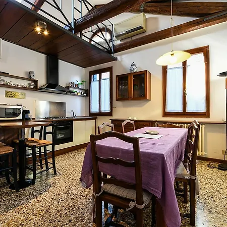 Rialto Apartment *
