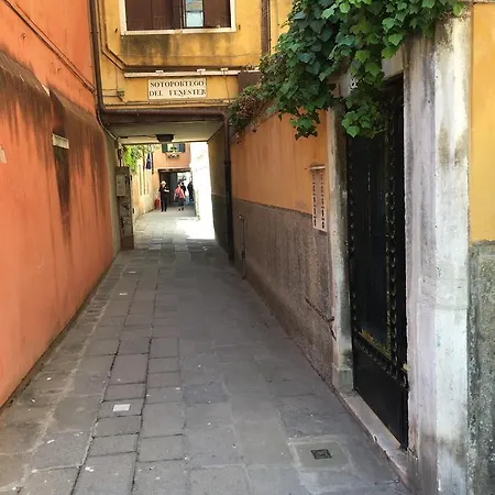 Carbona Sconta Apartment Venice
