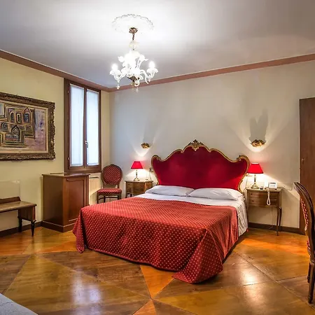 La Fenice Et Des Artistes Hotel