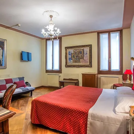 La Fenice Et Des Artistes Hotel 3*