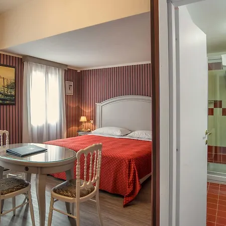 La Fenice Et Des Artistes Hotel 3*