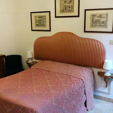 Pensjonat Alloggi Scala Del Bovolo 3*