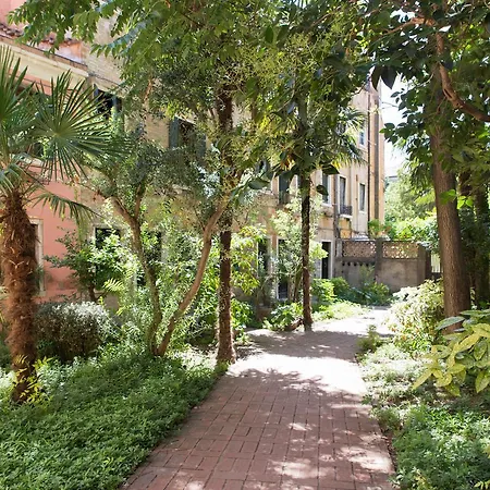 Apartment Giardino Segreto *