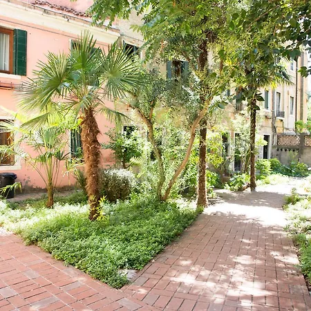 Apartment Giardino Segreto *