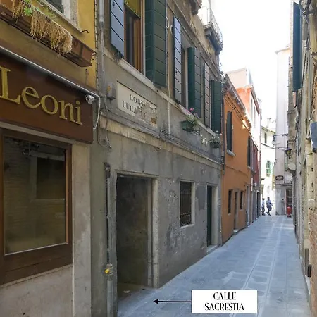 Calle Sacrestia Apartment *