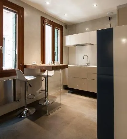 Regina Vittoria Frezzeria Apartment