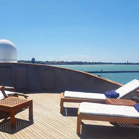 Yacht Bert Venezia Πλωτό κατάλυμα 5*