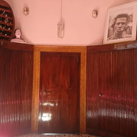 Youth Palace Ostello *