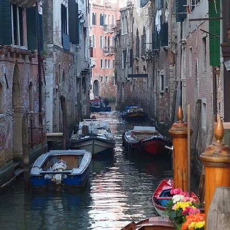 Ai Miracoli Apartment Venice