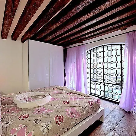 Red Rose Apartment Venice