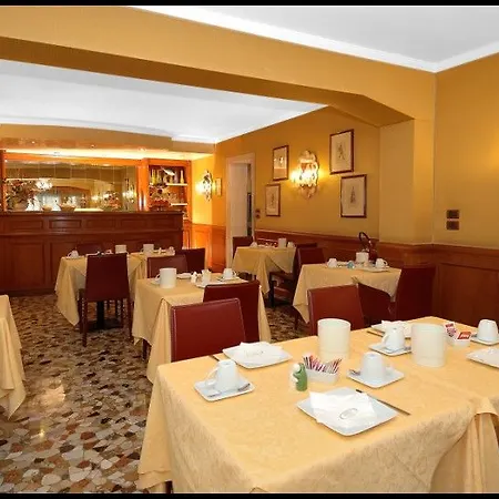 American-dinesen Hotell 4*