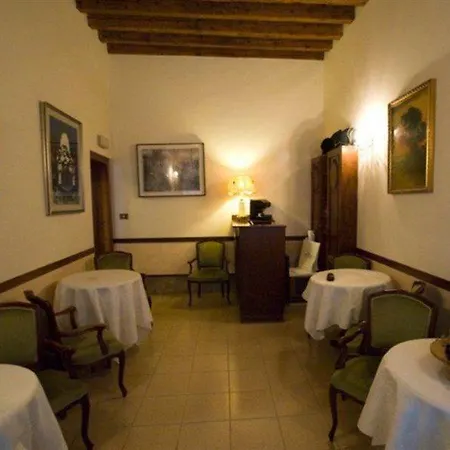 Tivoli Hotel 2*