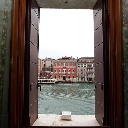 Palazzo Barbarigo Sul Canal Grande