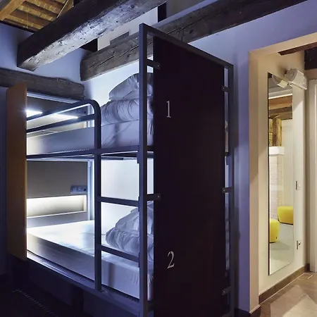 Generator Hostal *