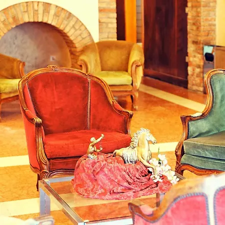 Host 2* Venice