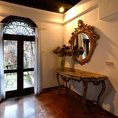 Garden Ca' Rezzonico Apartment