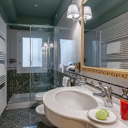 Hotel Al Ponte Antico 4*