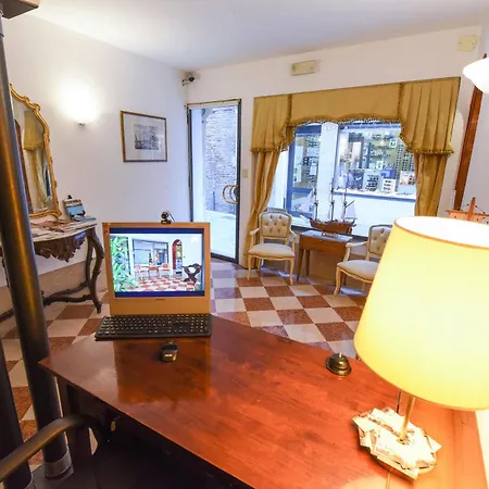 Casa Peron Hotel *