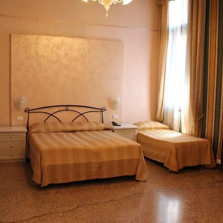 Lion Morosini Palace Hotel *