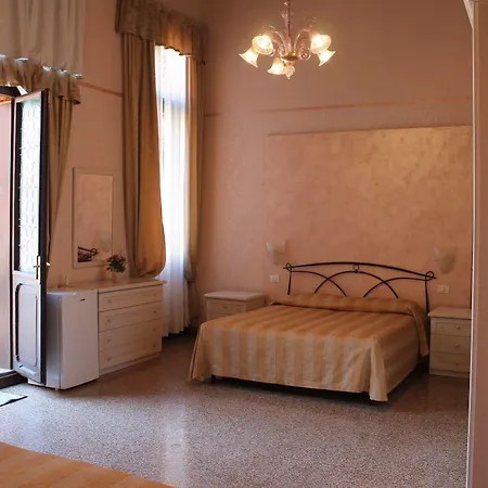 Lion Morosini Palace Hotel *