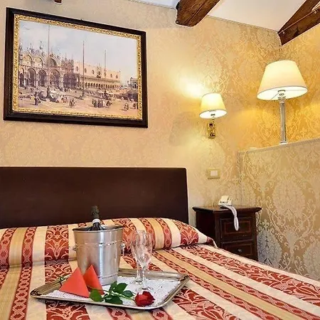 Residenza Goldoni Bed & Breakfast 3*