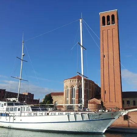 Ботель Boat & Breakfast Caicco Freedom 2*