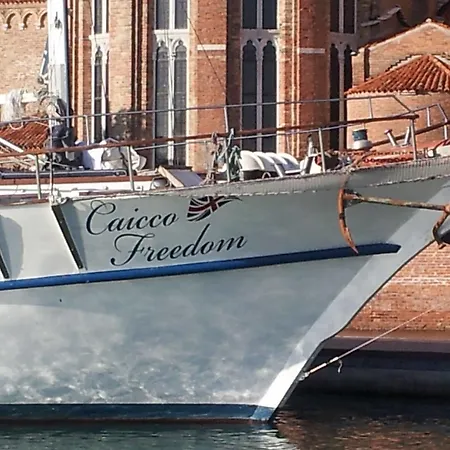 Ботель Boat & Breakfast Caicco Freedom 2*