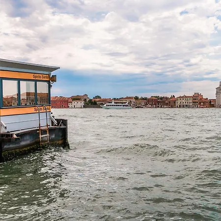Spirito Santo Canal View By Lionhost Венеция