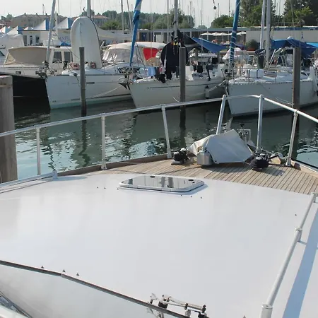 Boathotels Marina Sant'elena Hotel en barco *