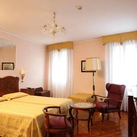 Hotel Accademia - Maravege 3*