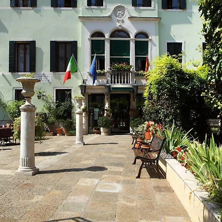 Accademia - Maravege 3*