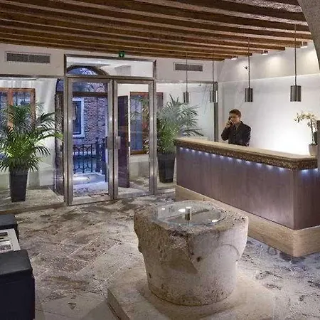 Dell'opera Hotel