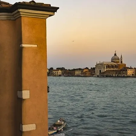 La 818 Venice