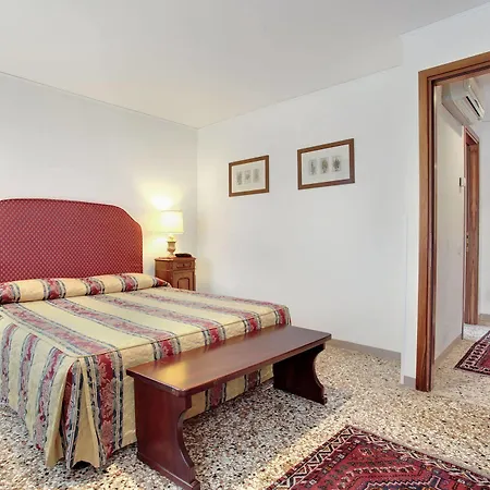 San Giorgio Degli Schiavoni Hotel *