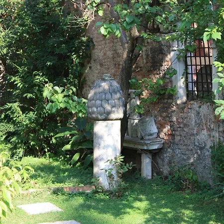 Garden Ca' Rezzonico Apartment Venice