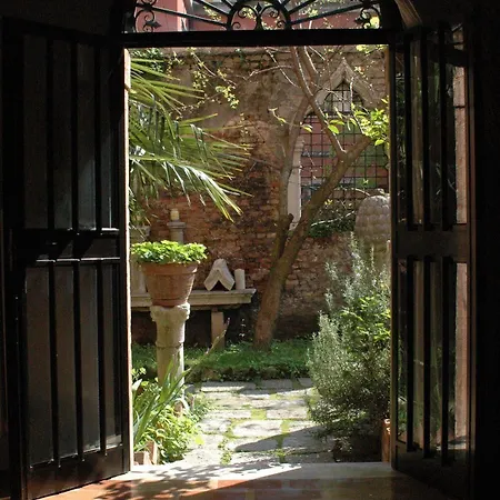 Apartment Garden Ca' Rezzonico *