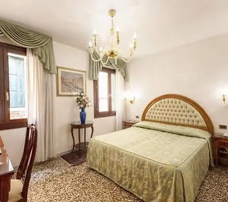 Antica Casa Carettoni Otel Venedik