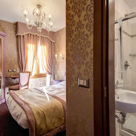 Hotel Domus Cavanis 3*