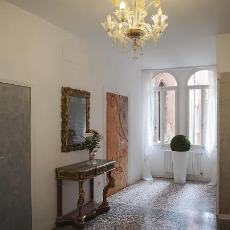 Porta Orientalis Aparthotel