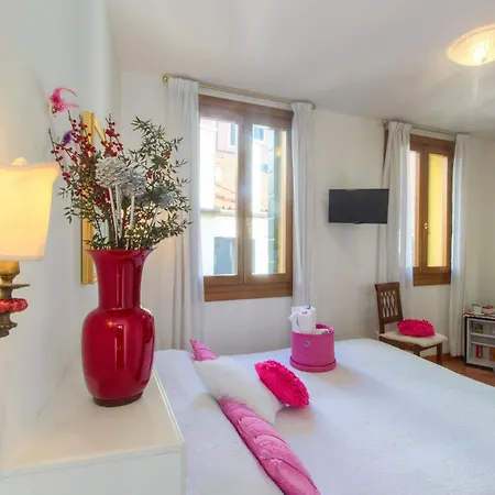 De L'osmarin Suites Penzion Benátky