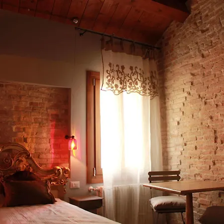 Rosso Charm Bed & Breakfast Venezia