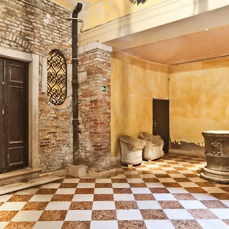 Palazzo San Marco: Historic With Lift Venice