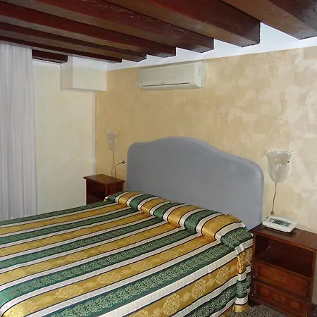 Guest house Palazzo Lion Morosini - Check In Presso Ai Santi Apostoli Venice