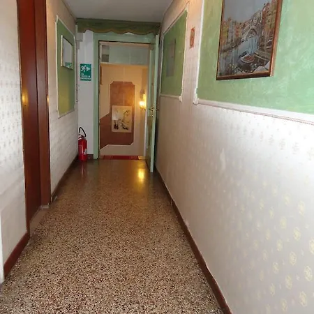 Palazzo Lion Morosini - Check In Presso Ai Santi Apostoli 3* Venice