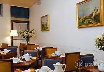 Hotel San Zulian 3*