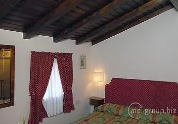 Hotel San Zulian 3*
